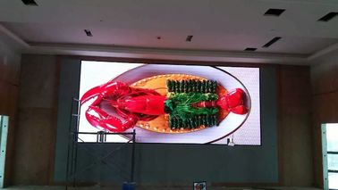 ผนังวิดีโอ LED ในร่ม Full HD HD สี P3 กำหนดมุมมองที่ยืดหยุ่นได้หลากหลาย