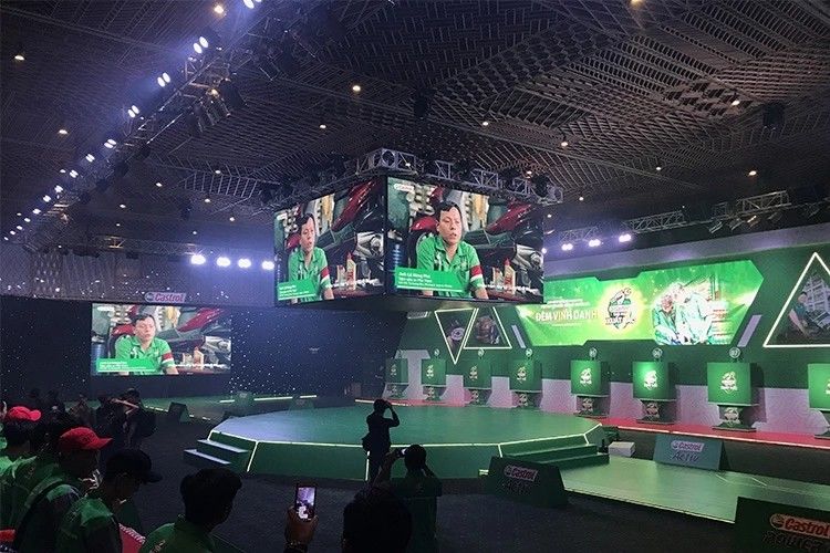 500 - 7000CD ความสว่างกลางแจ้งให้เช่าหน้าจอ LED SMD P3.91 1R1G1B กำหนดพิกเซลเอง