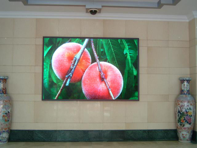 กำแพงวิดีโอสีในร่ม P5 แบบ Full Wall 320 * 160 มม. โมดูล VGA ความคมชัดสูง